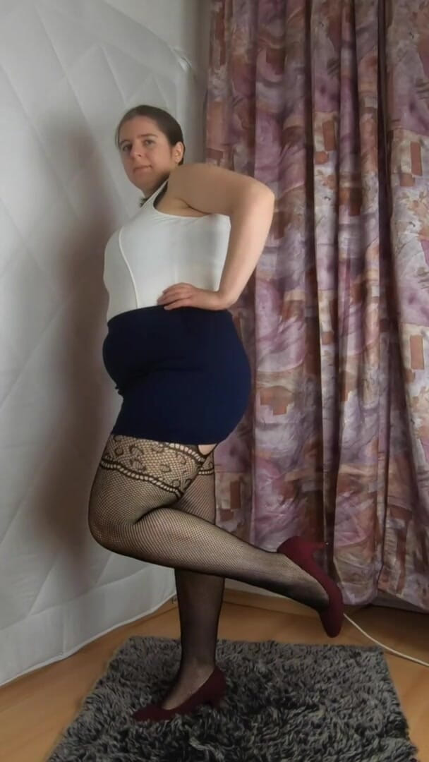 Lingerie Review: Minikjolklackar och nätstrumpbyxor ocensurerade
