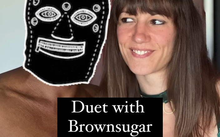 Lety Howl: 我的男朋友给我提供了一根大黑屌，而他却只能自慰