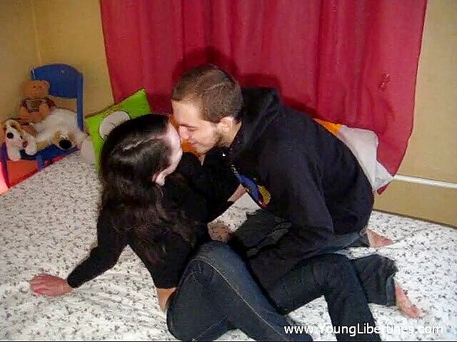 Young Libertines: 初めてのセックスに興奮