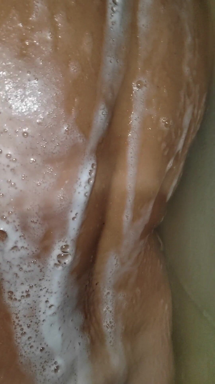 Emma_Alex: Ho beccato la mia figliastra nella doccia e non riesco...