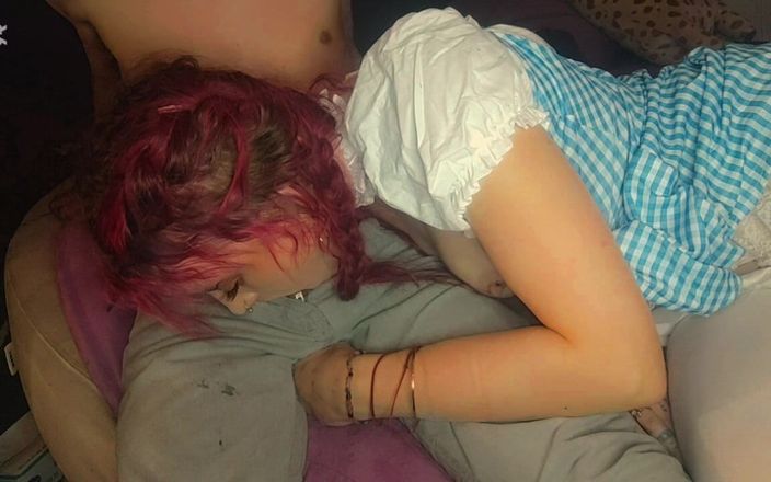 Moondrugz: 노란색 벽돌 길을 따라 맛있는 자지로 가는 도로시, 단정치 못한 빨고 목구멍 섹스로 지저분해