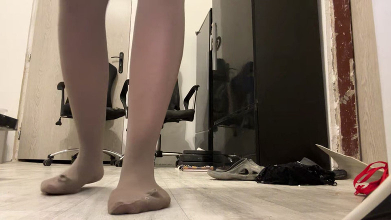 Miley Grey: Kenakan nilonku dan muncrat di dalamnya