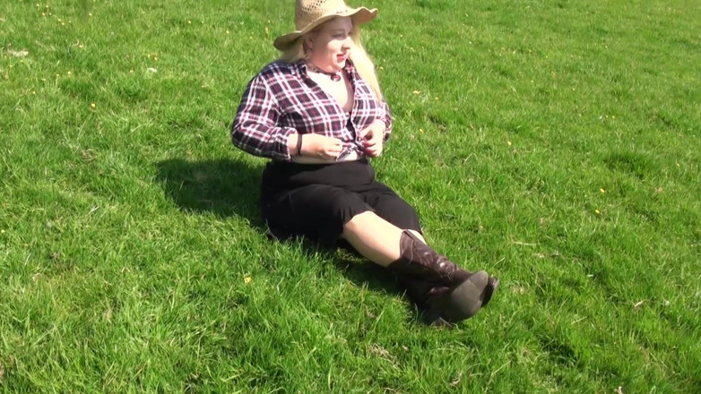 Dirty Doctors Clips: A walk in the country