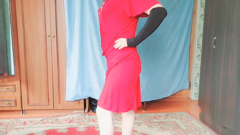 Kitty_Cross: Travestit sexy tachinând încet cu curbe superbe în seara asta