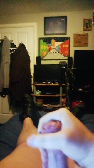 Spysteven: Cumming wearing my friends old shoes