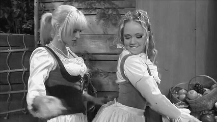 Lesbian Stories: Incredibile bionda si fa leccare e sditalinare la figa