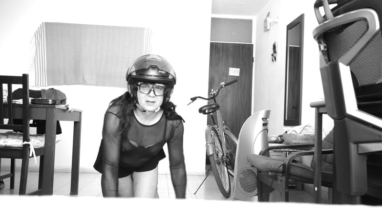 Voyager: Travestit gata pe bicicletă