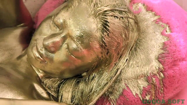 Cocoa Soft: Experimenta Sybian en pintura de oro