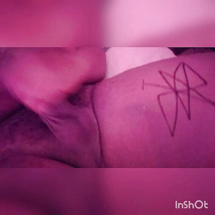 Eleasihle Esma: 胖美女enby自慰一个