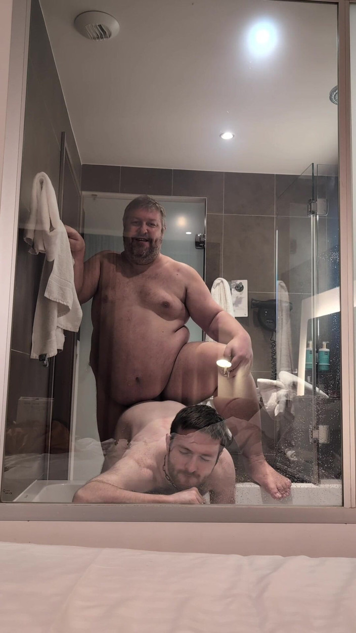 Mart_the_cat: सौतेला बाप मुझे बाथरूम में चोदता है