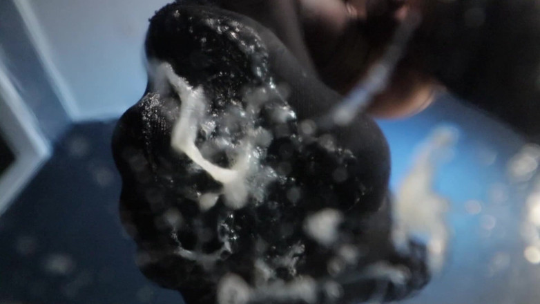 Horny Johny: Dej svou tvář do mého horkého spreje, zlato