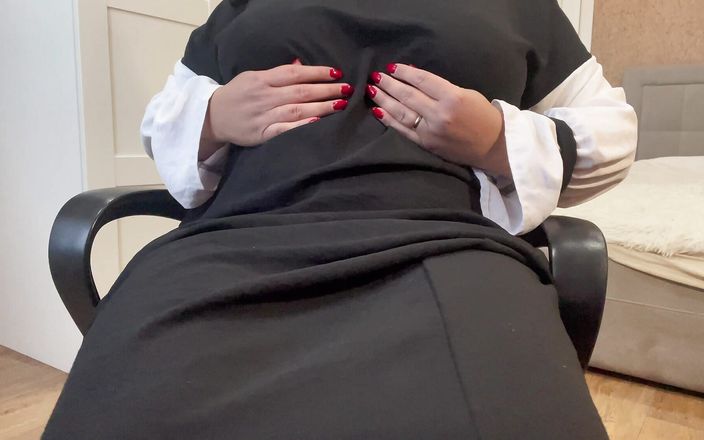 Lux Eva: Arabische milf met vuile praat masturbeert