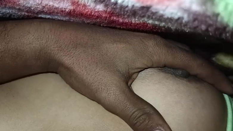 Raani16: 대학 호스텔에서 내 여친 보지 핑거링