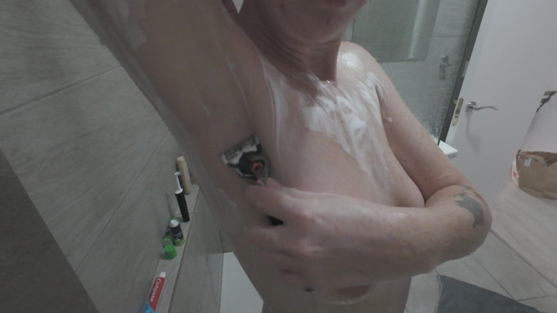 ScottishSweetie: Shaving My Armpits and Playing with My Wet Horny Pussy