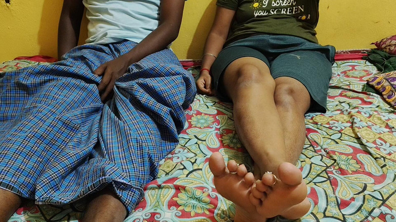 Sweet Couples: Bini Tamil Berkongkek Dengan Kawan Suami – Audio Tamil yang jelas