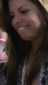 ガレージでフェラチオで汁を出すチンポ