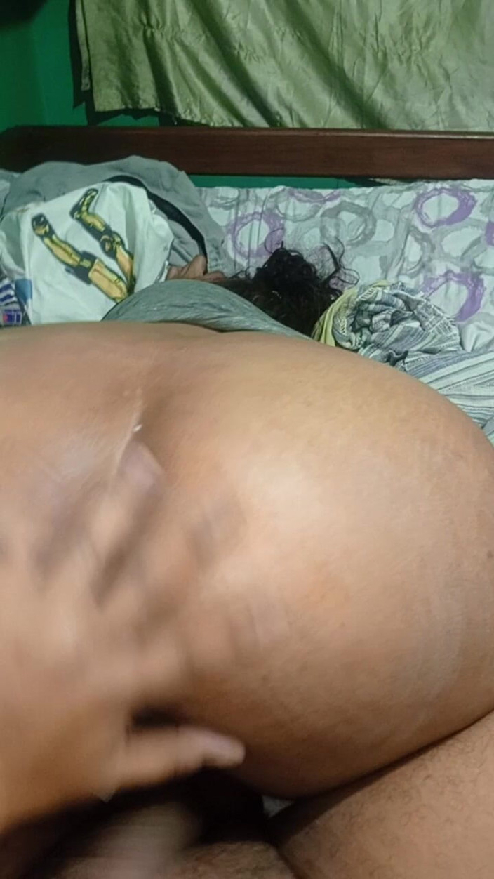 Sofixxx: Punând degetele în pizda strâmtă a soacrei mele