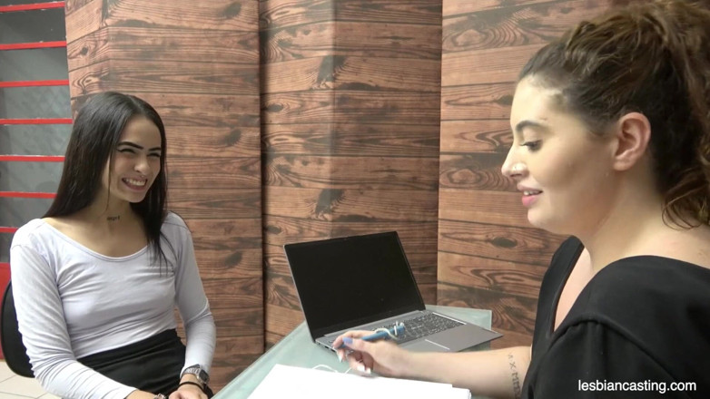 LesbianCasting: Rozmowa kwalifikacyjna zakończyła się prawdziwym orgazmem