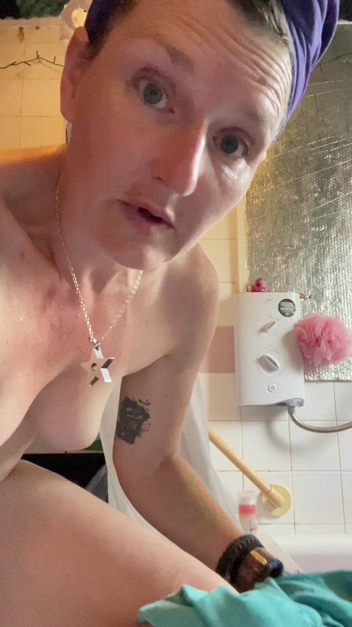 MistressWriggler: Hot MILF with Perfect Tits Showers and Chats Away to...