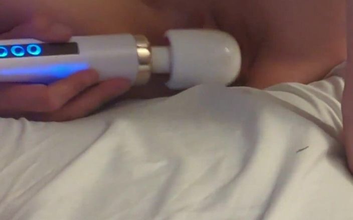 Richelle Rose: 4K solo närbild onanerar med en trollstav och kommer flera...