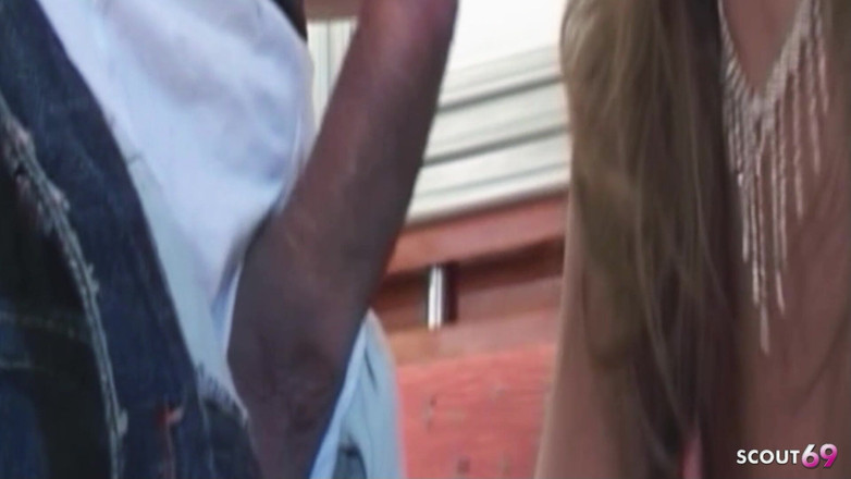 Shemale TS Collection: Blonda sexy transsexuală cu țâțe mari este futută anal de străini...