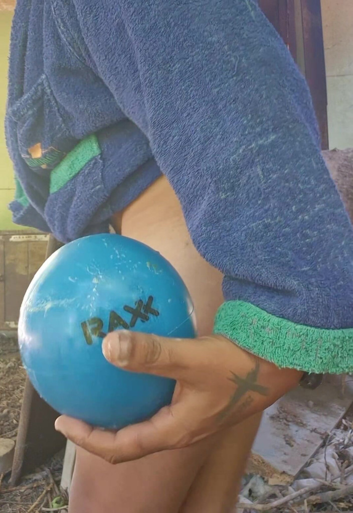 Riki studio: First Time Using an Inflatable Anal Ball