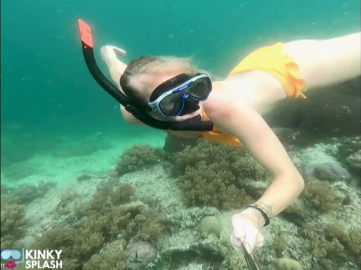 UKCuteGirl Lucy Lauren: Snorkel Slut: Tight Bikini, Dive Mask &amp; Underwater Fin Tease