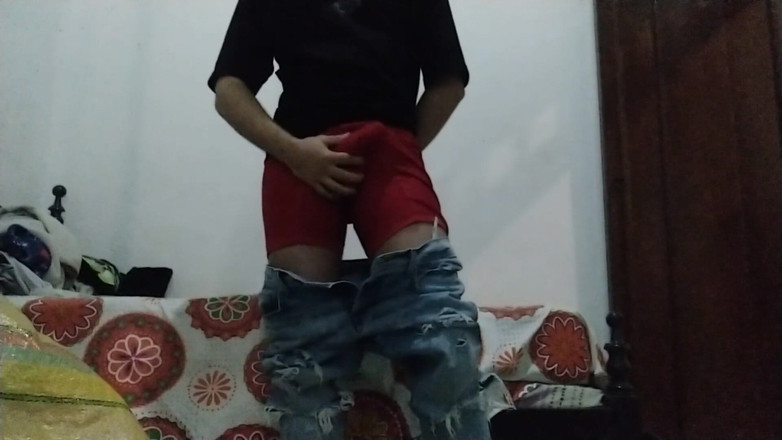 Leo J: Po večírku se dotýkám sama sebe a masturbuji