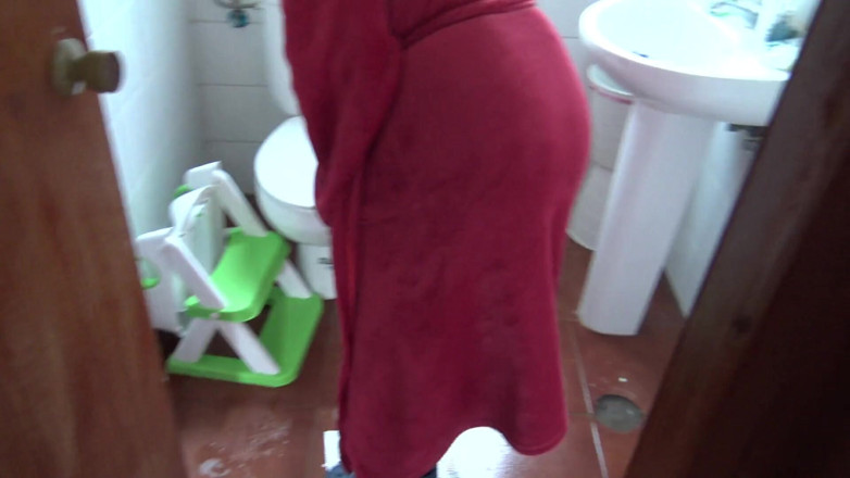 Stepmom Susan: kaamuk sautele bete ne mujhse uske saamne peshaab karne ki...