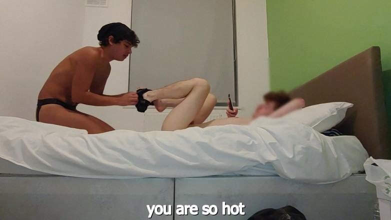 LeoTeenLatinos: Kızıl öğrenci bana dölünü veriyor ve kız arkadaşından çıkıyor - "bertie"