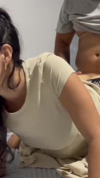 Wanita beragama dengan tetek besar mengetuk pintu saya dan saya meletakkan zakar saya ke dalam pantatnya