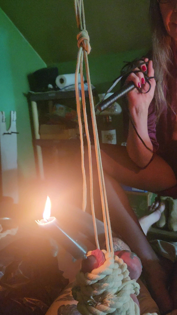 Goode Girl: 촛불 빛 POV에 의해 공을 채찍질하는 좋은 소녀