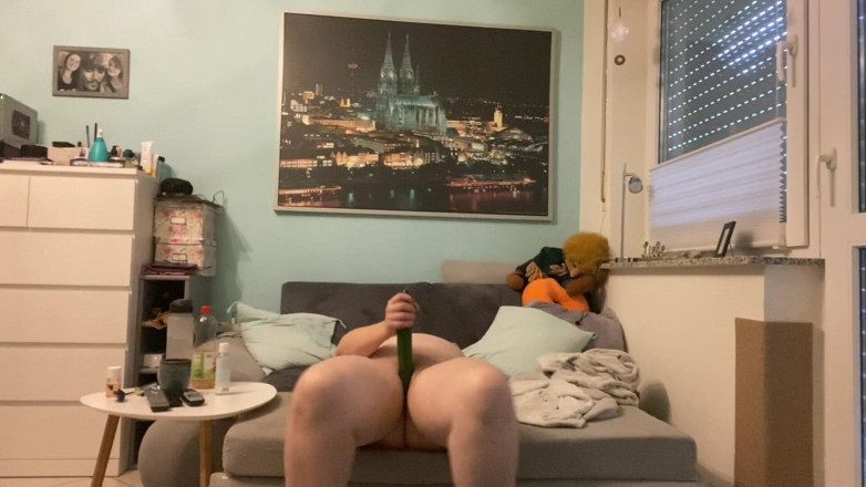 Deutsche Anna: Fucking my little pussy with an big cucumber
