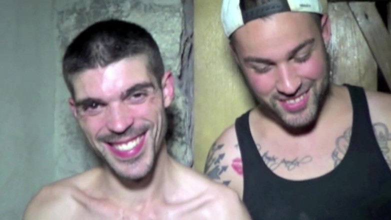 Crunch Boy: John latino dientot sama bisexuel di ruang belakang
