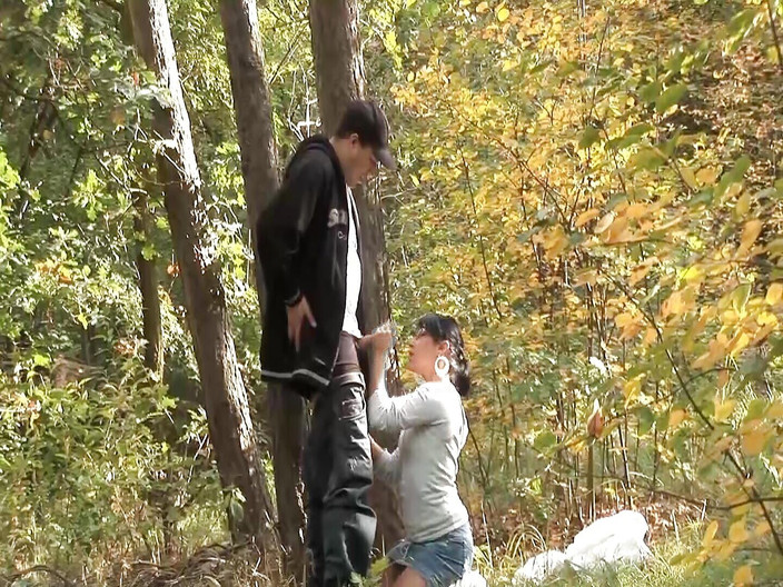 German Homemade: Стройная немецкая телочка с темными волосами обожает поедать сперму после жесткого траха