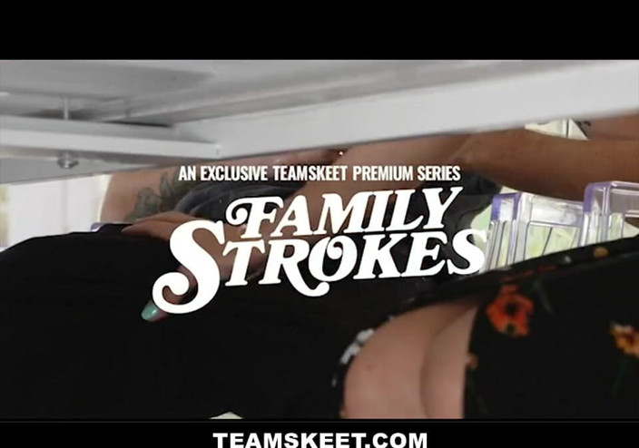 Team Skeet: Gorgeous slut friends share one lucky stud