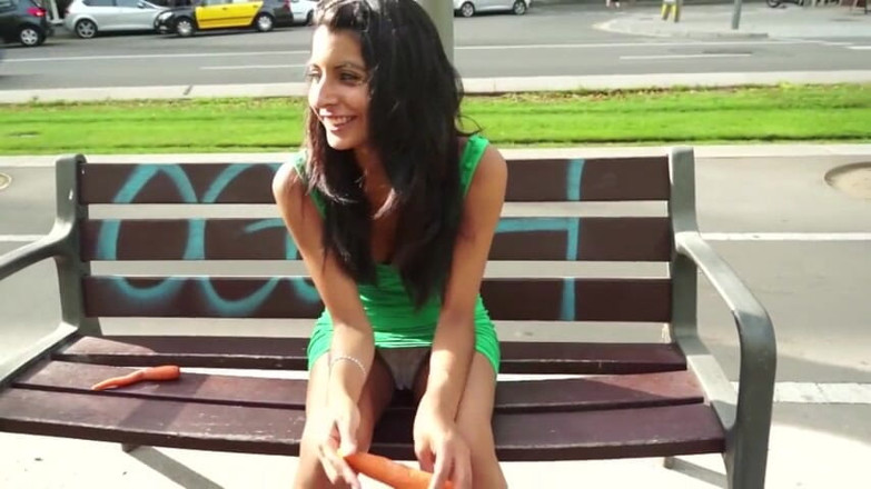 Lethal Teens: Güzel esmer yatakta sikiliyor ve dölleniyor