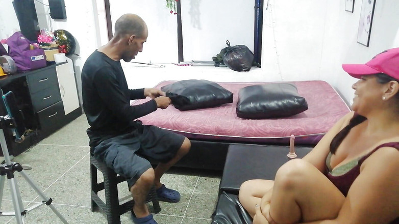 FLACO: 내 남친은 핫한 비디오를 만들고 그의 큰 페니스로 내 보지를 녹화하는 데 도움을 준다.