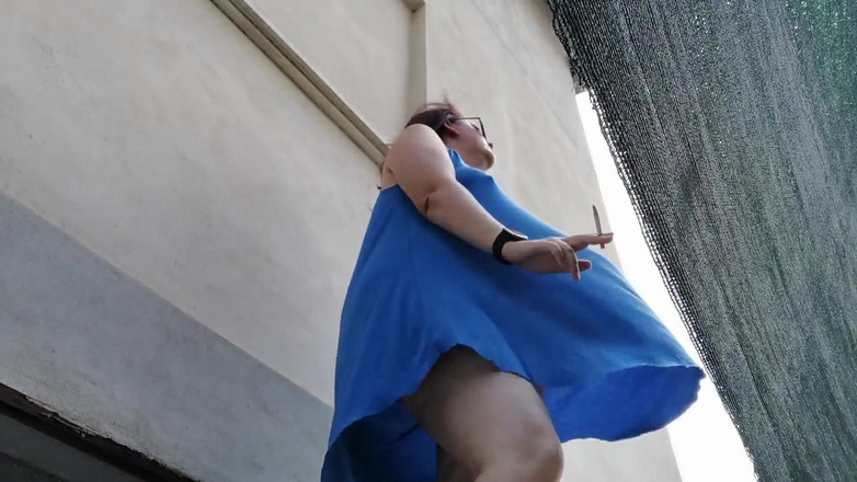 Nicoletta Embassi: Sensacional xixi em pé ao ar livre eu absolutamente tenho...