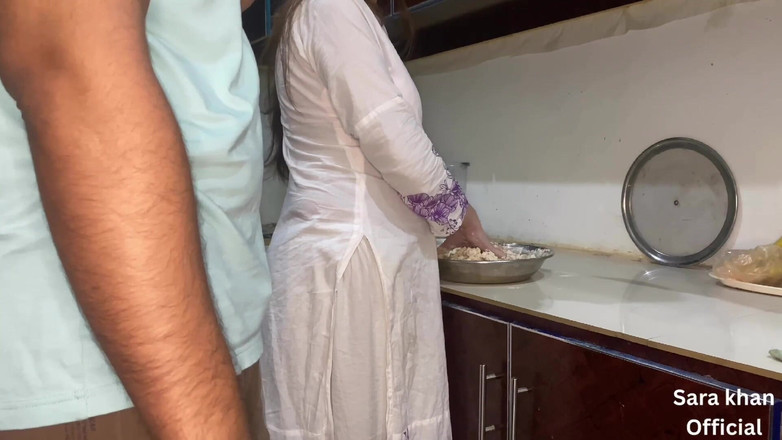 Sarakhan: Моя пакистанська невістка зараз голодна до мого члена (хінді аудіо)