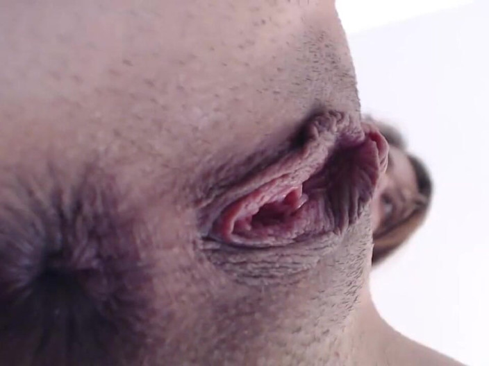 Katherine Squirt: armpit fetish lick