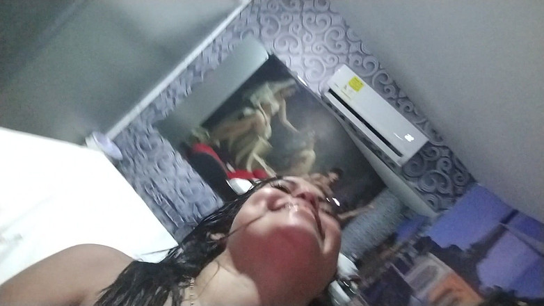 AngyAmazon: 부정 행위에 관한 노래로 내 검은 황소에게 춤을 추고 유혹