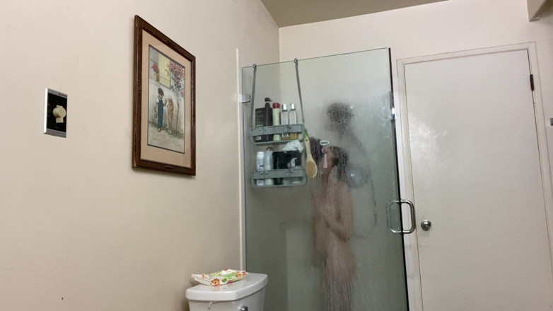 Coco Lovelock: Blonde Gets Soapy &amp; Horny in the Shower