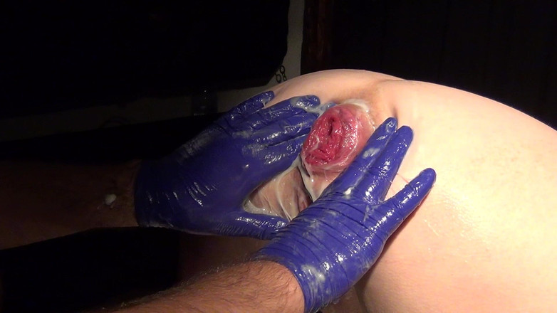 Marcus Pollack: 从她的屁股上拳交她的玫瑰屁股