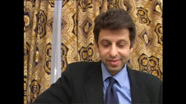 Black Sinner: 小さなおっぱいを持つ素晴らしい若いアジア人がモンスターの黒いコックに口の中で犯され、射精されました