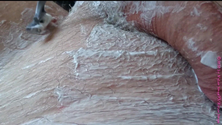 NylonjungeCarmen: BBW slut makes shave attempt 2 ** the razor **