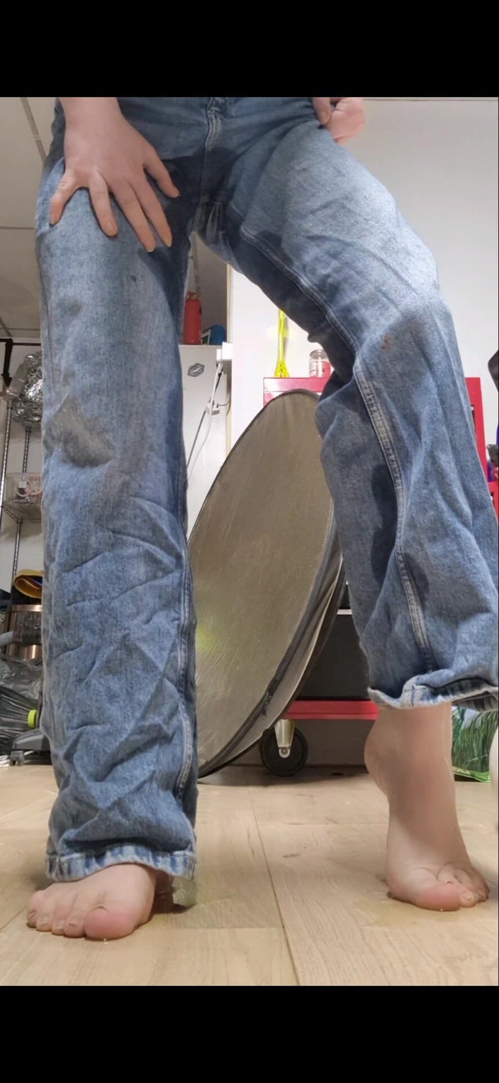 Lillia Cena: Kencing di Kuilt, dalam bin, dalam seluar jeans, dalam seluar...