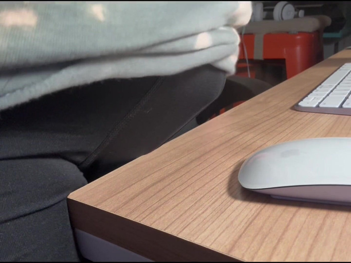 SoftBakedAfterDark: Asmr se dotýkám sama sebe a hrbení (v práci)