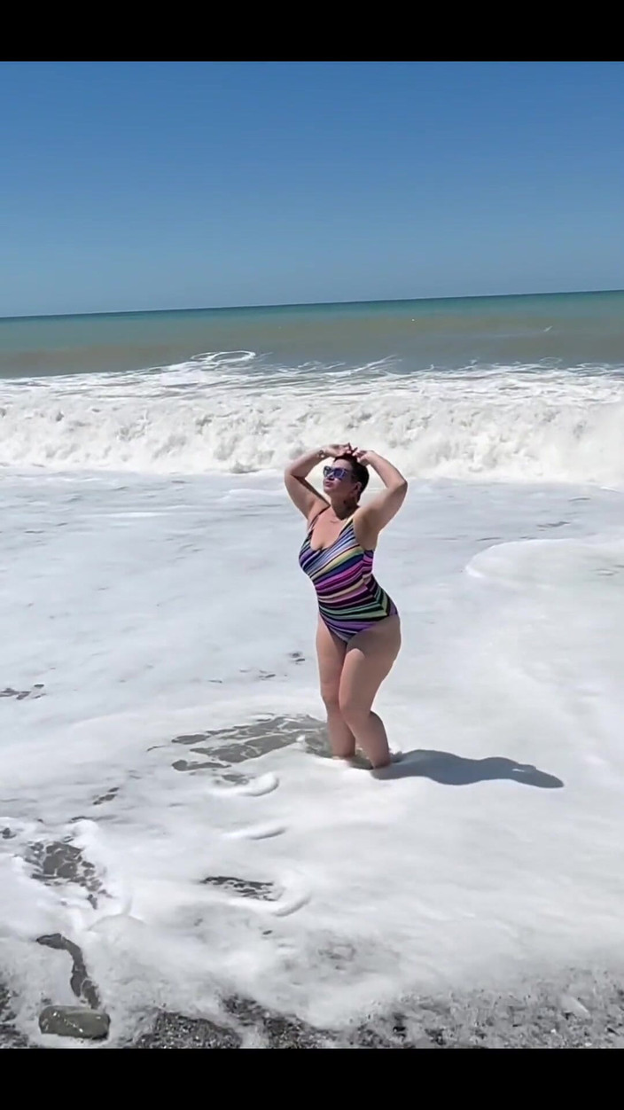 KarmenMilf: Vacation Sea