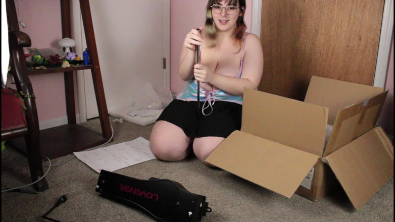 Mushroombitchx: Lovense unboxing con la macchina del sesso
